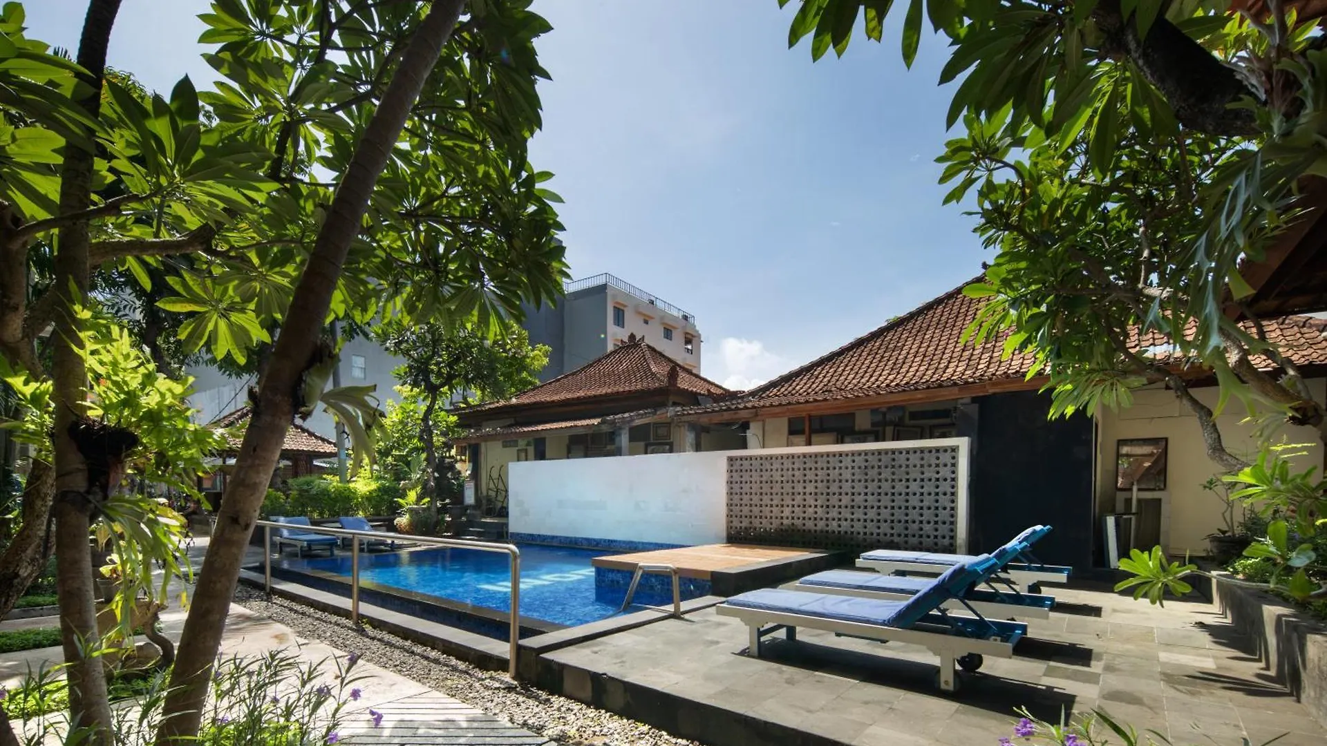Legian Village Beach Resort - Chse Certified Szálloda