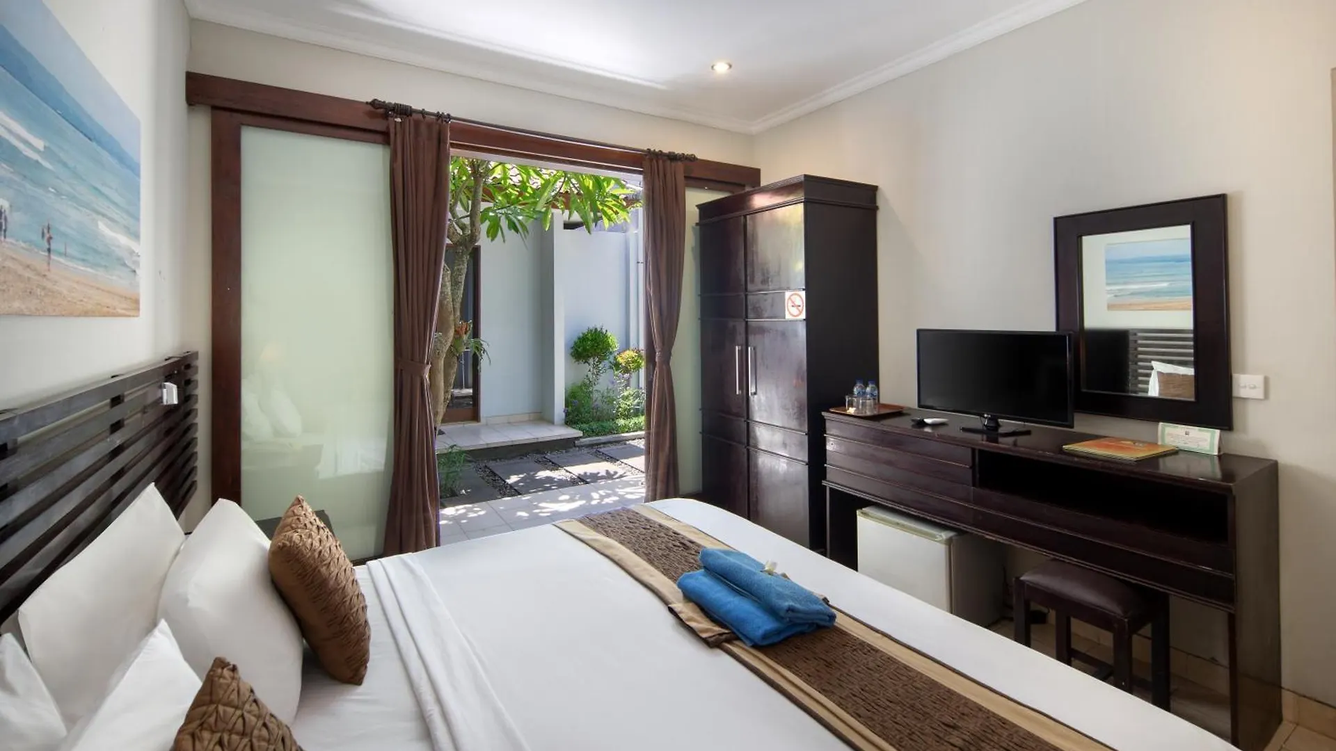 Legian Village Beach Resort - Chse Certified 3*,  Indonézia